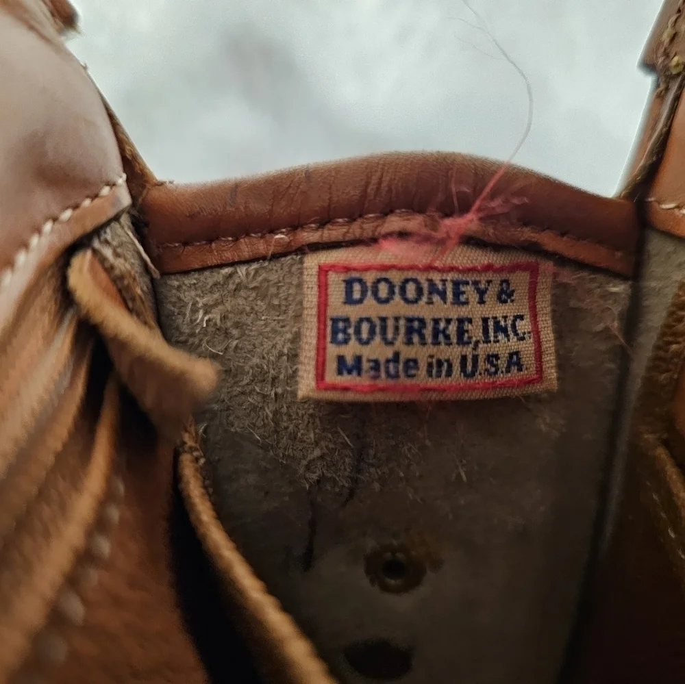 Dooney & Bourke classic dooney